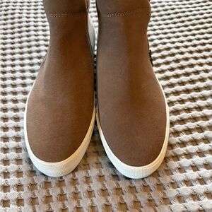 Keds Women’s Tan Zip Up Bootie.